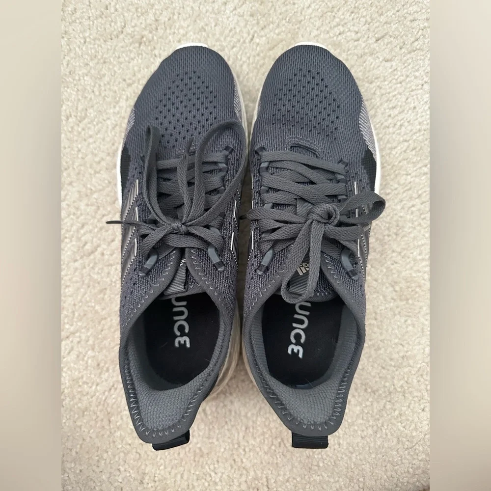 Adidas Women’s Fluidflow 2.0 Black/White/Champagne Size 8.5 - Picture 2 of 7